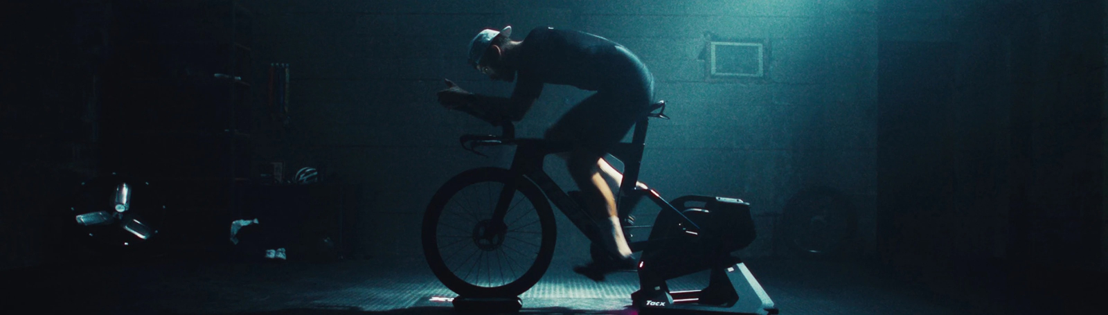 <div class="row" style="text-align: center; margin: 0px auto; max-width: 900px;">
<p style="text-align: center; padding-bottom: 20px;">Kabul etmeyeceğiniz zorluk, zorlamayacağınız sınır yoktur. Ve attığınız her adım için sizi sonuna kadar götürecek multispor özellikli bir akıllı saatimiz var. Bu yüzden daha uzun yüzün, daha sert sürün, daha uzağa koşun - hangi saati seçerseniz seçin, en iyi yaptığınız şeyi yapmak için ihtiyacınız olan tüm özelliklere sahip olacaksınız.</p>
<p style="text-align: center; padding-bottom: 20px;">Tüm Multisport ve Triatlet saatlerimiz şu harika özelliklere sahiptir:</p>
</div>
<div class="row" style="padding-top: 40px;">
<div class="col-xs-12 col-sm-2 col-sm-offset-1">
<p style="padding-top: 15px; text-align: center;"><img style="max-width: 60px;" src="https://www.garmin.com.tr/images/uploaded/Multisport_,triatlet_saatleri/1-MULTISPORT-PROFİLİ-İKONU.png " alt="MULTISPORT PROFİLİ İKONU" /></p>
<p style="font-size: 14px; text-align: center;">MULTISPORT PROFİLİ</p>
</div>
<div class="col-xs-12 col-sm-2">
<p style="padding-top: 15px; text-align: center;"><img style="max-width: 60px;" src="https://www.garmin.com.tr/images/uploaded/Multisport_,triatlet_saatleri/2-ÖZEL-SPOR-PROFİLLERİ-İKONU.png " alt="ÖZEL SPOR PROFİLLERİ İKONU" /></p>
<p style="font-size: 14px; text-align: center;">ÖZEL SPOR PROFİLLERİ</p>
</div>
<div class="col-xs-12 col-sm-2">
<p style="padding-top: 15px; text-align: center;"><img style="max-width: 60px;" src="https://www.garmin.com.tr/images/uploaded/Multisport_,triatlet_saatleri/3-MANUEL-SPOR-GEÇİŞ-KABİLİYETİ-İKONU.png " alt="MANUEL SPOR GEÇİŞ KABİLİYETİ İKONU" /></p>
<p style="font-size: 14px; text-align: center;">MANUEL SPOR GEÇİŞ KABİLİYETİ</p>
</div>
<div class="col-xs-12 col-sm-2">
<p style="padding-top: 15px; text-align: center;"><img style="max-width: 60px;" src="https://www.garmin.com.tr/images/uploaded/Multisport_,triatlet_saatleri/4-HAVUZDA-YÜZME-VERİLERİ-TAKİBİ-İKONU.png " alt="HAVUZDA YÜZME VERİLERİ TAKİBİ İKONU" /></p>
<p style="font-size: 14px; text-align: center;">HAVUZDA YÜZME VERİLERİ TAKİBİ</p>
</div>
<div class="col-xs-12 col-sm-2">
<p style="padding-top: 15px; text-align: center;"><img style="max-width: 60px;" src="https://www.garmin.com.tr/images/uploaded/Multisport_,triatlet_saatleri/5-UZAKTAN-EKRAN-İKONU.png " alt="UZAKTAN EKRAN İKONU" /></p>
<p style="font-size: 14px; text-align: center;">UZAKTAN EKRAN</p>
</div>
</div>
<div class="row" style="padding-top: 30px;">
<div class="col-xs-12 col-sm-2 col-sm-offset-1">
<p style="padding-top: 15px; text-align: center;"><img style="max-width: 60px;" src="https://www.garmin.com.tr/images/uploaded/Multisport_,triatlet_saatleri/6-ANTRENMAN-DURUMU-VE-ANTRENMAN-YÜKÜ-İKONU.png " alt="ANTRENMAN DURUMU VE ANTRENMAN YÜKÜ İKONU" /></p>
<p style="font-size: 14px; text-align: center;">ANTRENMAN DURUMU VE ANTRENMAN YÜKÜ</p>
</div>
<div class="col-xs-12 col-sm-2">
<p style="padding-top: 15px; text-align: center;"><img style="max-width: 60px;" src="https://www.garmin.com.tr/images/uploaded/Multisport_,triatlet_saatleri/7-GERÇEK-ZAMANLI-DAYANIKLILIK-İKONU.png " alt="GERÇEK ZAMANLI DAYANIKLILIK İKONU" /></p>
<p style="font-size: 14px; text-align: center;">GERÇEK ZAMANLI DAYANIKLILIK</p>
</div>
<div class="col-xs-12 col-sm-2">
<p style="padding-top: 15px; text-align: center;"><img style="max-width: 60px;" src="https://www.garmin.com.tr/images/uploaded/Multisport_,triatlet_saatleri/8-EDGE-BİSİKLET-CİHAZLARI-İLE-EŞLEŞİR-İKONU.png " alt="EDGE® BİSİKLET CİHAZLARI İLE EŞLEŞİR İKONU" /></p>
<p style="font-size: 14px; text-align: center;">EDGE® BİSİKLET CİHAZLARI İLE EŞLEŞİR</p>
</div>
<div class="col-xs-12 col-sm-2">
<p style="padding-top: 15px; text-align: center;"><img style="max-width: 60px;" src="https://www.garmin.com.tr/images/uploaded/Multisport_,triatlet_saatleri/9-UYKU-VE-TOPARLANMA-TAKİBİ-İKONU.png " alt="UYKU VE TOPARLANMA TAKİBİ İKONU" /></p>
<p style="font-size: 14px; text-align: center;">UYKU VE TOPARLANMA TAKİBİ</p>
</div>
<div class="col-xs-12 col-sm-2">
<p style="padding-top: 15px; text-align: center;"><img style="max-width: 60px;" src="https://www.garmin.com.tr/images/uploaded/Multisport_,triatlet_saatleri/10-LONG-BATTERY-LIFE-icon.png " alt="UZUN PİL ÖMRÜ İKONU" /></p>
<p style="font-size: 14px; text-align: center;">UZUN PİL ÖMRÜ</p>
</div>
</div>
<div class="row" style="padding-top: 50px; margin-bottom: 60px;"><a class="homepage_category_shop_btn" style="max-width: 160px; text-align: center; margin: 0px auto;" title="Multisport saatler" href="#saatler"><strong>TÜM SAATLER</strong></a></div>
<h2 style="text-align: center; padding: 50px 0 30px 0;"><strong> HER SPORCU İÇİN BİR SAAT </strong></h2>
<div class="row" style="margin: 0 5px 0 5px;">
<div class="col-xs-12 col-sm-6">
<p style="padding: 15px 0 5px 0;"><a title="Multisport başlangıç seviyesi sporcusu" href="/collection-multisport-baslangic-seviyesi"><img src="https://www.garmin.com.tr/images/uploaded/Multisport_,triatlet_saatleri/Başlangıç_seviyesi_sporcu.jpg " alt="Multisport başlangıç sporcusu banner" /></a></p>
<a class="homepage_category_shop_btn" style="max-width: 260px; text-align: center; margin: 0px auto;" title="Multisport başlangıç seviyesi sporcusu" href="multisport-saatler#/attrFilters=88m!#-!4843!-#!!-#!&amp;"><strong>BAŞLANGIÇ SEVİYESİ SAATLER</strong></a></div>
<div class="col-xs-12 col-sm-6">
<p style="padding: 15px 0 5px 0;"><a title="Multisport gelişmiş seviye sporcu" href="/collection-multisport-gelismis-seviye"><img src="https://www.garmin.com.tr/images/uploaded/Multisport_,triatlet_saatleri/Gelişmiş_seviye_sporcu.jpg " alt="Multisport gelişmiş seviye sporcu banner" /></a></p>
<a class="homepage_category_shop_btn" style="max-width: 260px; text-align: center; margin: 0px auto;" title="Multisport gelişmiş seviye sporcu" href="/multisport-saatler#/attrFilters=89m!#-!4831!-#!"><strong>GELİŞMİŞ SEVİYE SAATLER</strong></a></div>
</div>
<h2 id="saatler" style="text-align: center; padding-top: 40px;"><strong>MULTISPORT VE TRİATLET SAATLERİ </strong></h2>